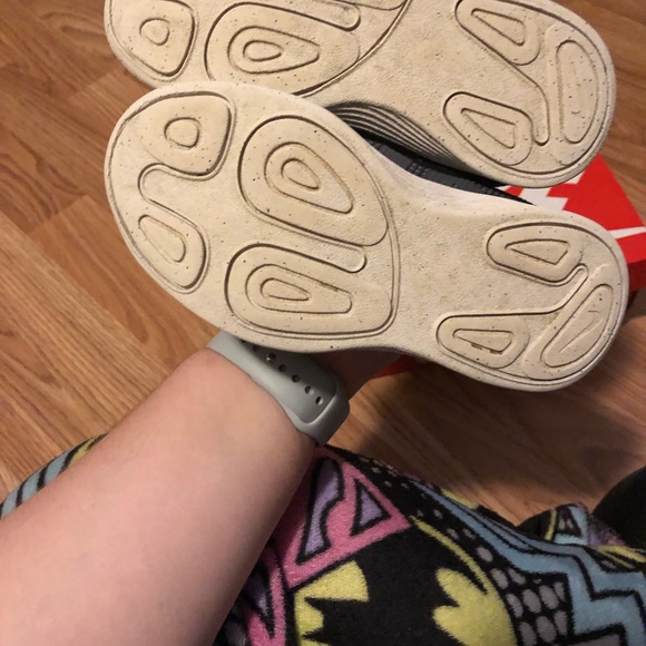 Kids Nike Shoes - Picture 4 of 5